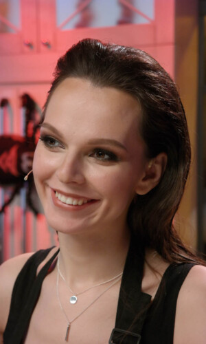 Anastasia Saltykova sur le plateau de l'émission "Extreme cuisine".